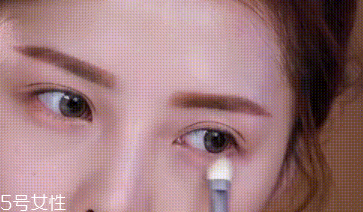 下眼影顯臟怎么辦？下眼影怎么畫不突兀？