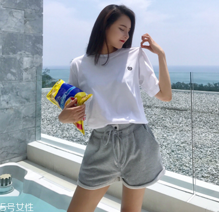 不會(huì)穿衣服搭配怎么辦？有這三樣就夠了