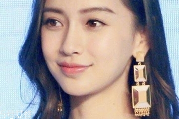 染發(fā)長(zhǎng)出黑發(fā)怎么辦？補(bǔ)色來(lái)幫你