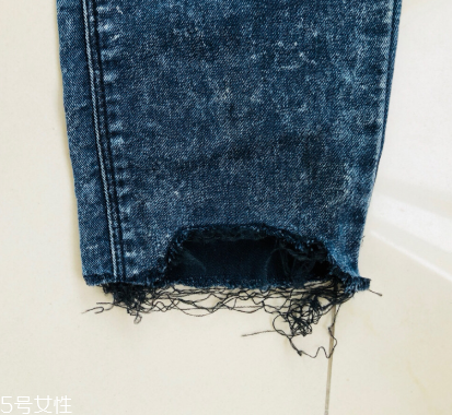 舊牛仔褲怎么改好看？只需幾步立馬變身時(shí)尚褲子