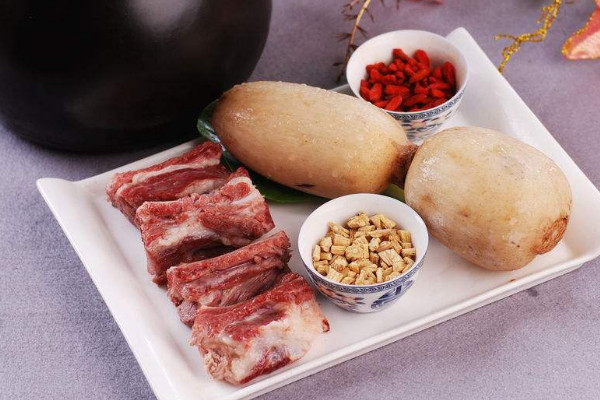 蓮藕怎么知道它粉不粉？別光看外表還得看孔數(shù)