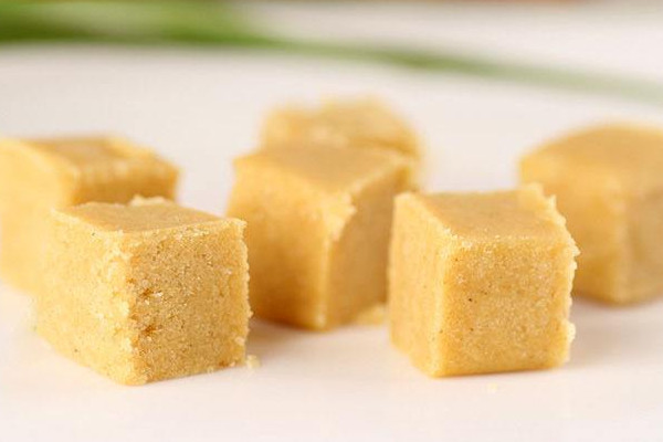 電烤箱怎么做綠豆糕？太黃或太綠的綠豆糕不要買(mǎi)