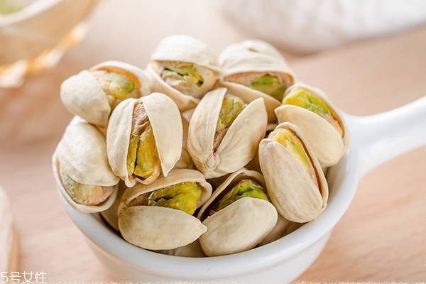 開(kāi)心果為什么是綠色的 是正?，F(xiàn)象