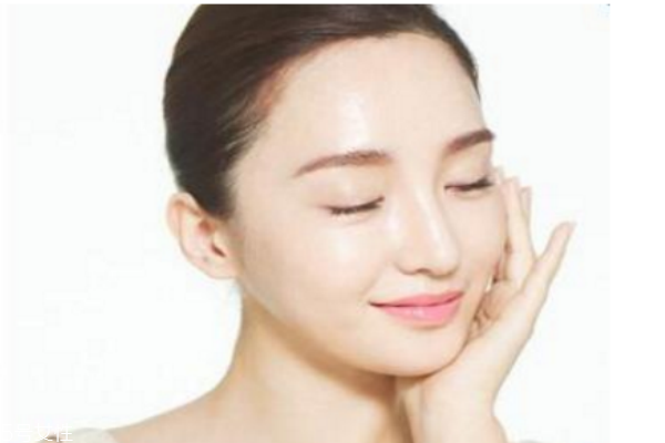 想變白富美，先學(xué)會這些美白技巧