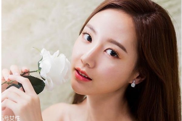 韓妝眼線(xiàn)怎么畫(huà)好看 韓妝眼線(xiàn)畫(huà)法
