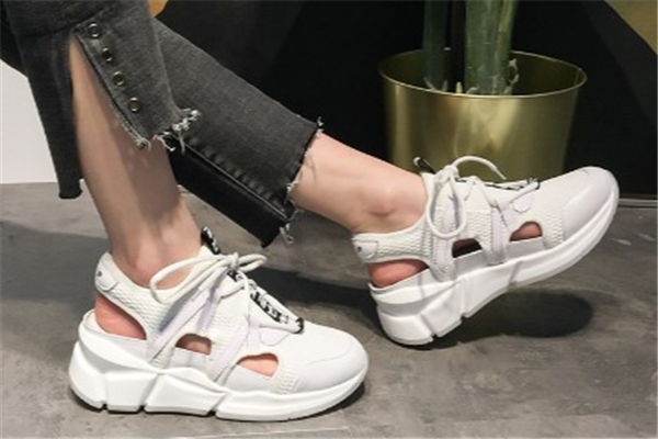 小白鞋什么季節(jié)穿？適合穿小白鞋的季節(jié)