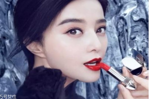 嬌蘭冰冰紅是哪個(gè)色號 嬌蘭冰冰紅試色