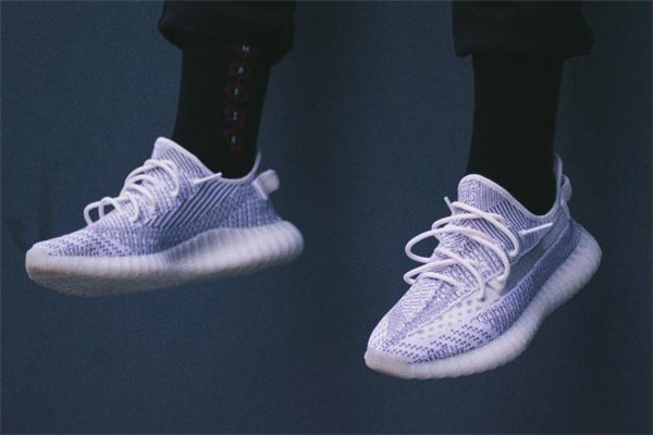 yeezy 350 static發(fā)售價格 與眾不同的半透明設(shè)計(jì)