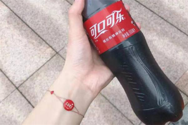 肥宅快樂(lè)水手鏈多少錢 周大?？煽诳蓸?lè)手鏈價(jià)格