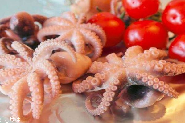 魷魚(yú)有什么營(yíng)養(yǎng)價(jià)值呢 吃魷魚(yú)有什么好處呢