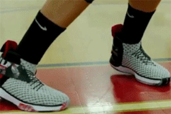 nike air zoom unvrs開(kāi)箱測(cè)評(píng)-air zoom unvrs配置怎么樣