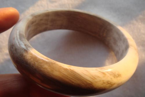 樹(shù)化玉手鐲多少錢(qián) 樹(shù)化玉手鐲價(jià)格受什么影響