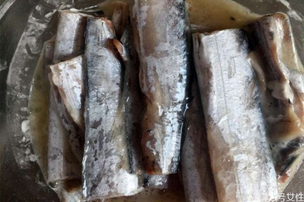 帶魚(yú)生長(zhǎng)在什么環(huán)境里呢 帶魚(yú)的熱量有多少呢