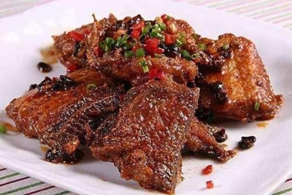 黑眼帶魚(yú)和黃眼帶魚(yú)哪個(gè)好 黑眼帶魚(yú)和黃眼帶魚(yú)有什么區(qū)別