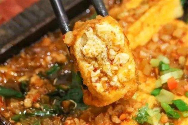 臭豆腐有點(diǎn)酸是怎么回事 臭豆腐吃起來也很臭