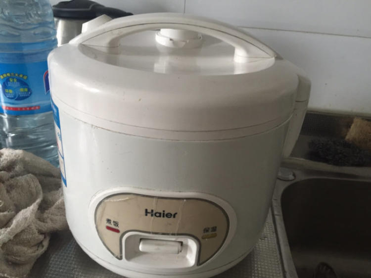 電飯鍋不同內膽的區(qū)別 電飯煲內膽清洗技巧