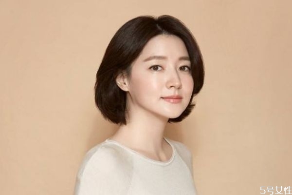 臉上長痘痘可以化妝嗎 經(jīng)?；瘖y長痘痘怎么辦
