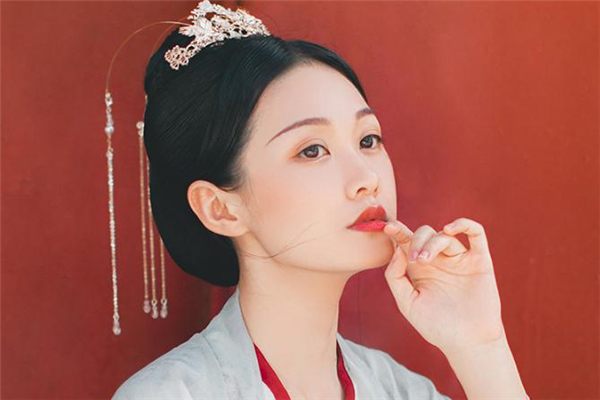 漢服發(fā)冠怎么戴 漢服發(fā)冠日?？梢源鲉?></p><h3 style=