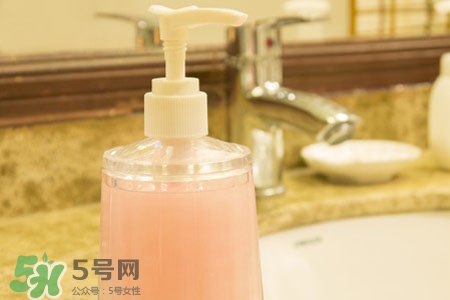 洗衣服能用洗手液嗎？洗手液可以洗衣服嗎？