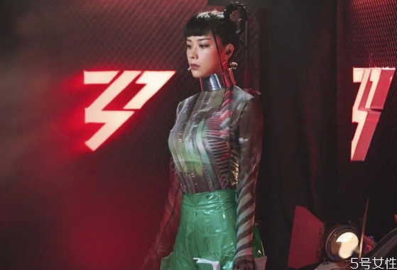 千禧辣妹風(fēng)卷土重來(lái)？千禧辣妹是什么風(fēng)格