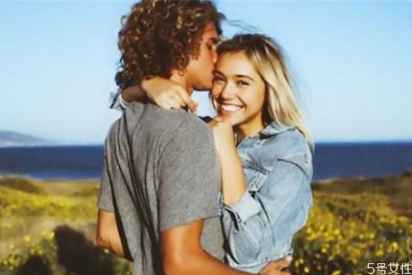 10秒測男生喜不喜歡你 區(qū)分錯(cuò)覺和真正喜歡