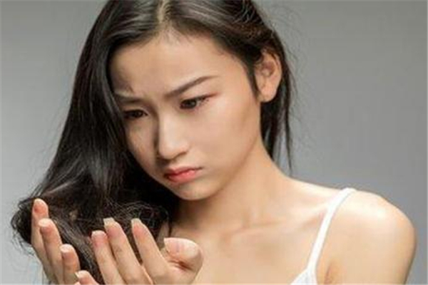 接頭發(fā)會顯得發(fā)量多么 發(fā)量少的人適合接發(fā)嗎