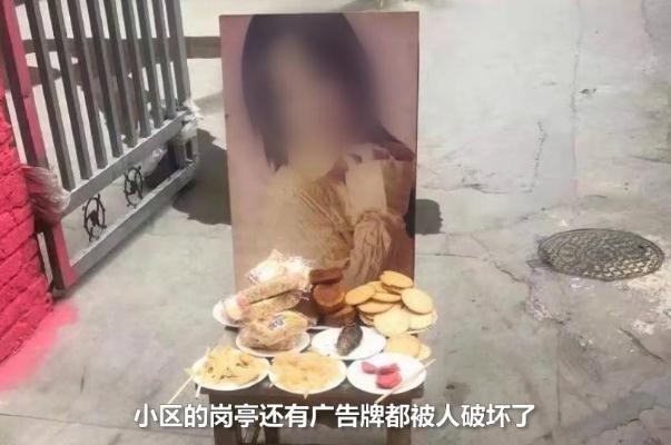 男子為尋妻在小區(qū)門(mén)口設(shè)靈堂 夫妻矛盾最好的解決方式