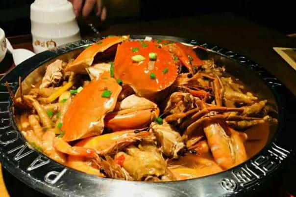 胖哥倆肉蟹煲死蟹當(dāng)活蟹賣(mài) 死螃蟹煮熟了可以吃嗎