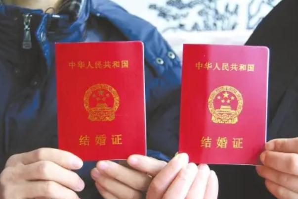 結婚證照片對頭發(fā)顏色有要求嗎 結婚證照片對妝容的要求
