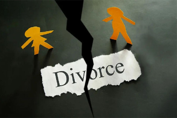 女子曬6本結(jié)婚證4本離婚證 離婚在復婚有沒有影響