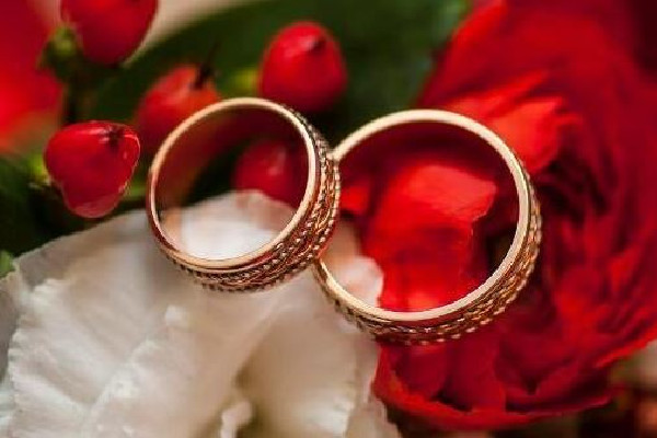 民政局開工男子拍到僅兩對(duì)新人結(jié)婚 為什么結(jié)婚的人越來(lái)越少