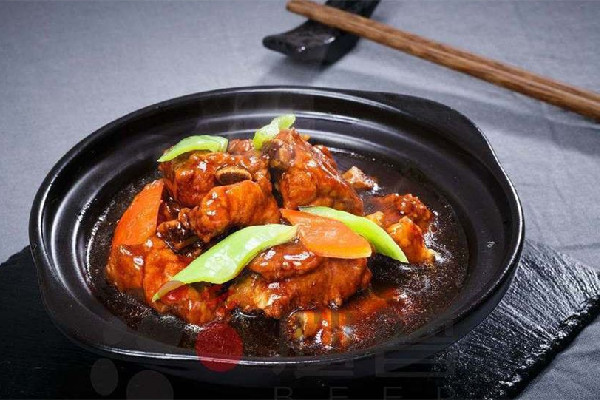 女子稱(chēng)吃黃燜排骨發(fā)現(xiàn)滿(mǎn)嘴是蛆 黃燜排骨的做法和配料